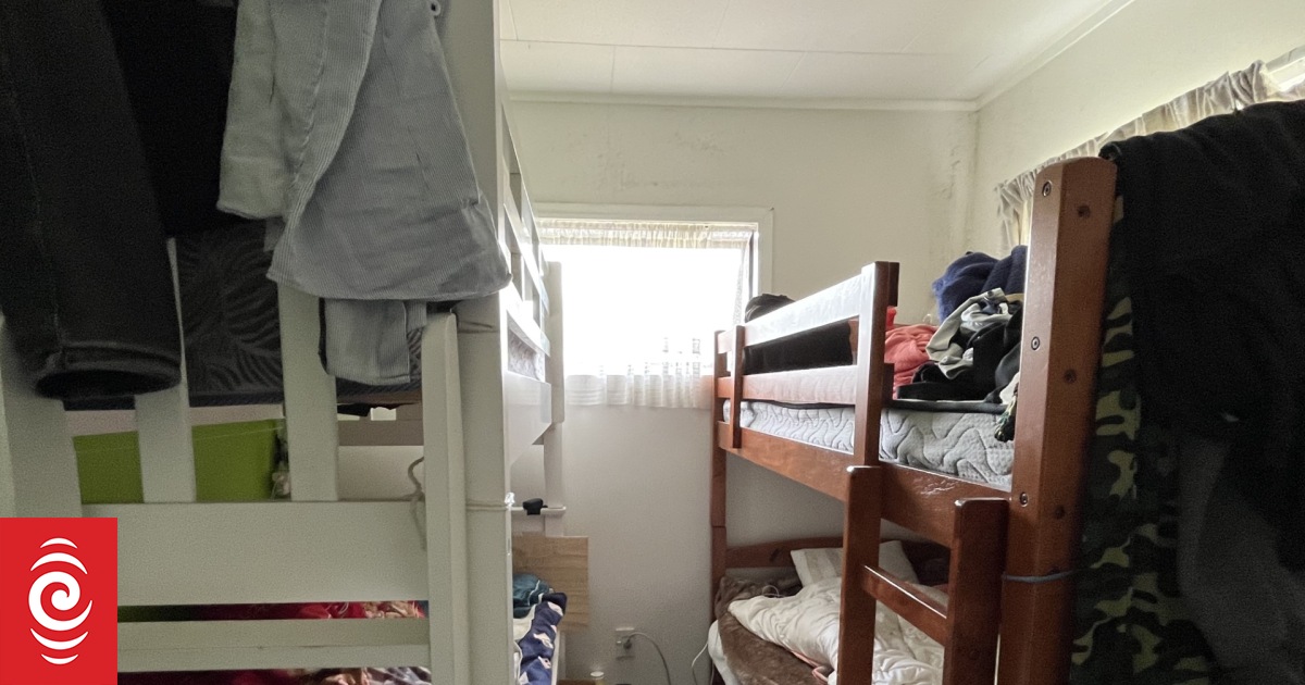 Chinese migrant workers ensnarled in crowded Auckland accommodation - Vimarsana News