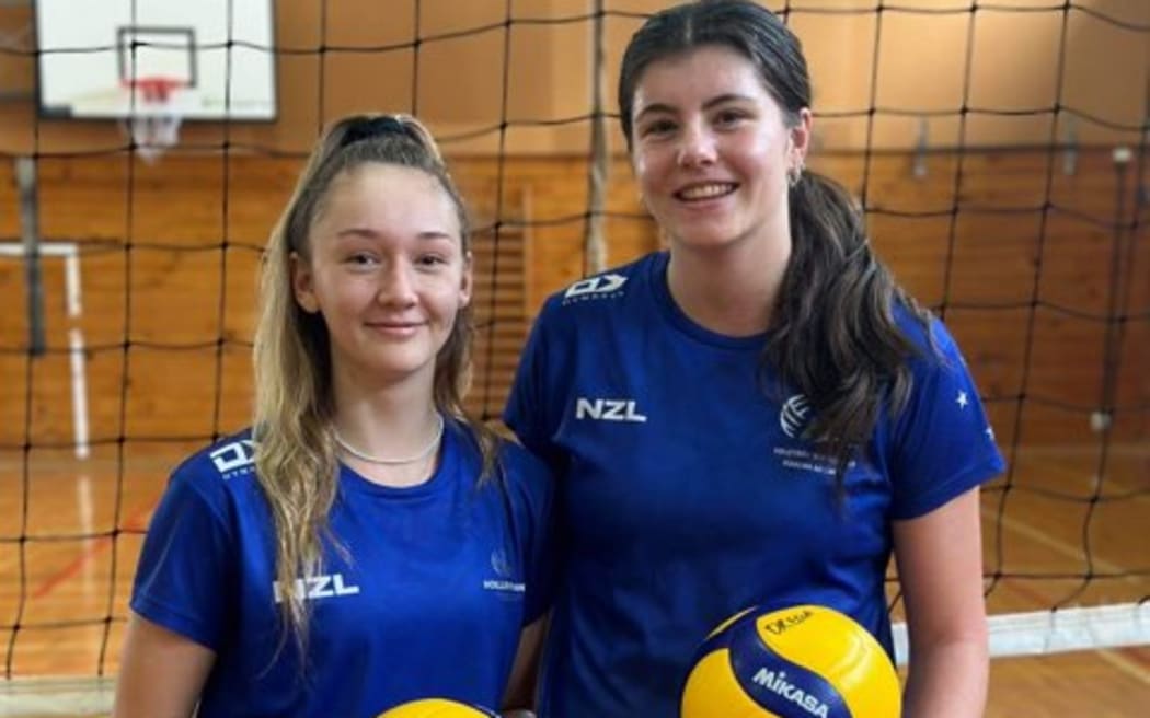 Kalia Norton (izquierda) y Marnie Orsem son las dos integrantes más jóvenes de Volley Ferns.