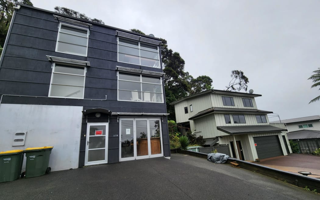 These two homes on Scenic Drive in West Auckland's Swanson have beene given red stickers following wild weather that has caused dangerous slips and widespread flooding.