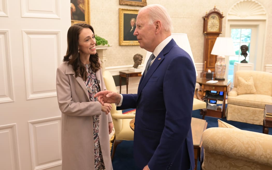 Jacinda Ardern, 1 Haziran 2022'de Beyaz Saray'da Joe Biden ile bir araya geldi.