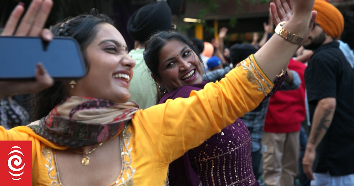 New Zealand gets a taste of Ramayan as thousands celebrate Diwali - Vimarsana News