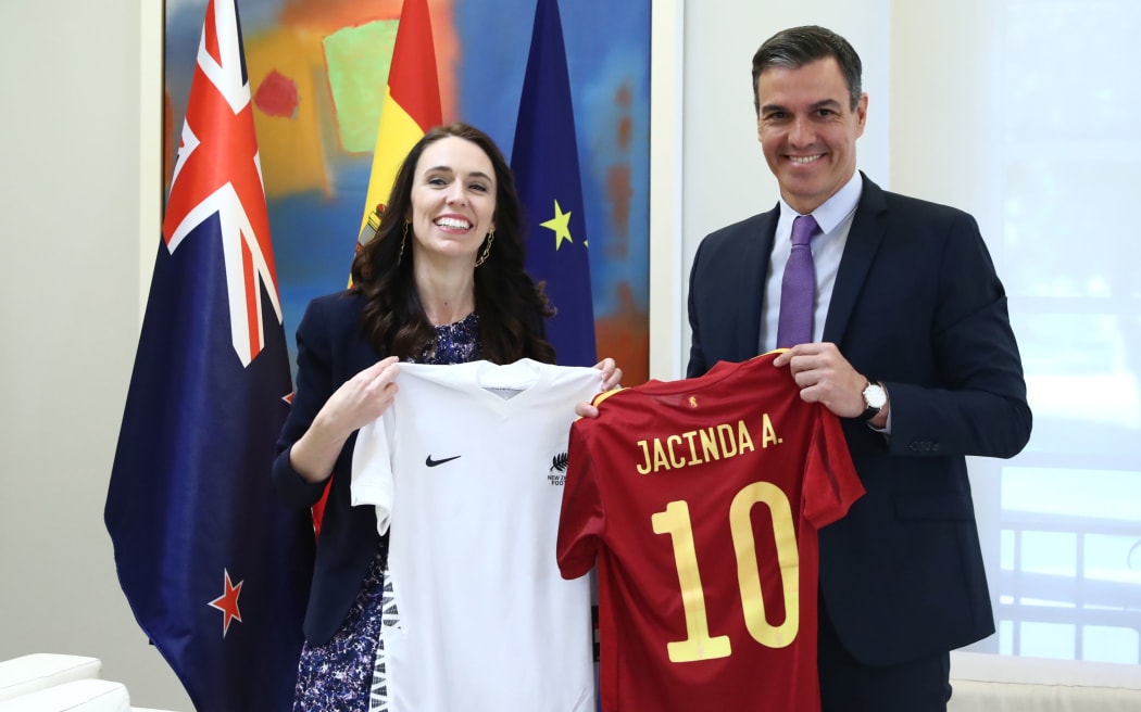 Jacinda Ardern se reúne con el presidente de España, Pedro Sánchez, en Madrid