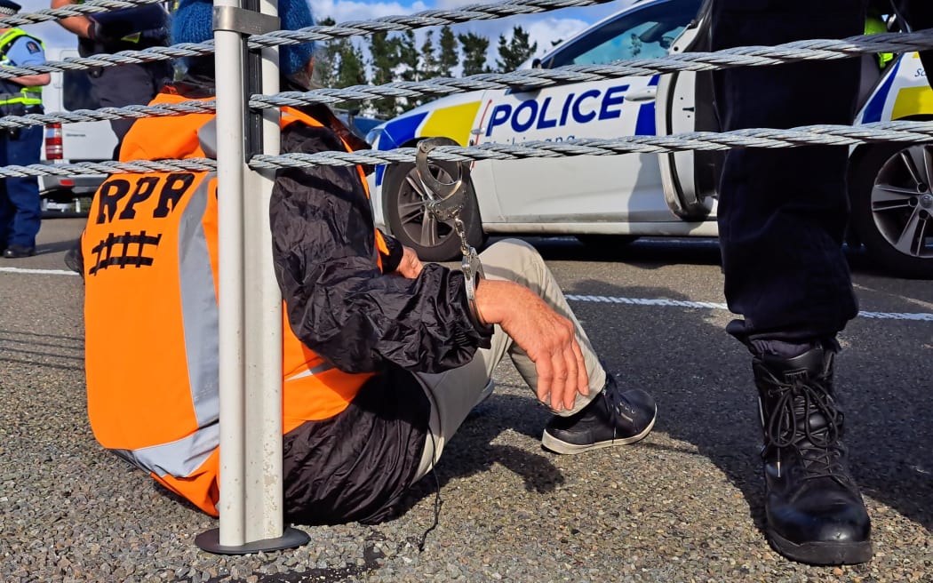 Police moved passenger rail protesters from the Transmission Gully motorway and handcuffed them to a barrier to allow traffic to use the road.