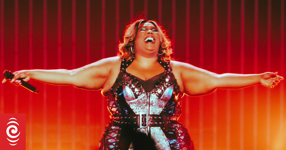 Review: Lizzo performs in Auckland - a proposal, pounamu and Te Pāti Māori - Vimarsana News