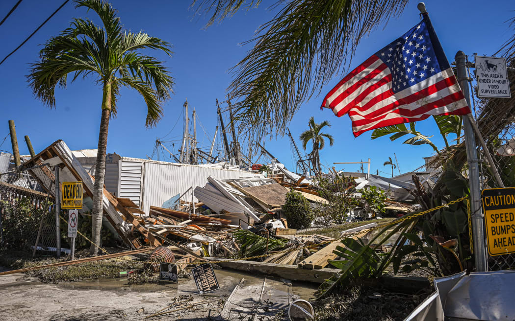 فلوریڈا، کیرولائناس امریکہ کے بدترین سمندری طوفانوں میں سے ایک کی قیمت گنتی ہے۔  آر این زیڈ نیوز