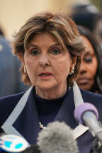 US attorney Gloria Allred speaks to members of the media as she arrives for the sentencing hearing of US singer R. Kelly at Brooklyn Federal Court in New York, on June 29, 2022. - A US federal judge on Wednesday was set to sentence disgraced R&amp;B singer R. Kelly nearly a year after he was convicted of leading a decades-long effort to recruit and trap teenagers and women for sex. (Photo by John Nacion/NurPhoto) (Photo by John Nacion / NurPhoto / NurPhoto via AFP)