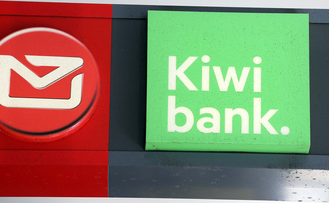 Kiwibank sign