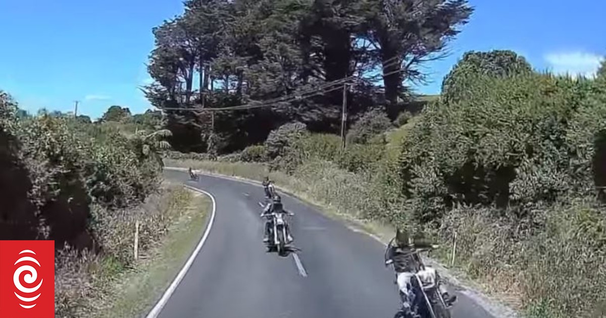 Nagranie z kamery samochodowej pokazujące niebezpieczną jazdę po drogach Taranaki