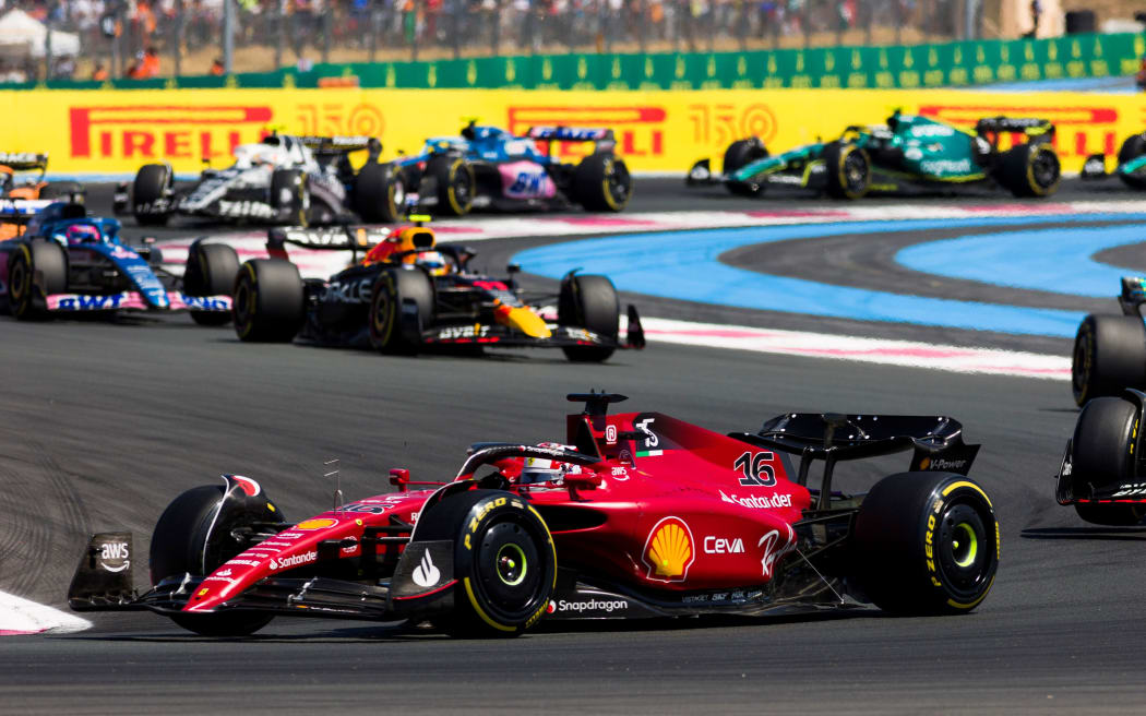 Charles Leclerc van Ferrari leidt de Franse Grand Prix van 2022.