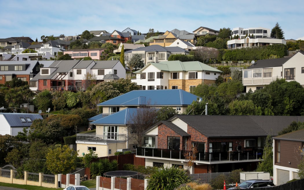 Slowing housing market offers millennials hope in dire time - mortgage broker - RNZ