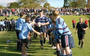 7 May 2003. 1st XV Rugby. Sacred Heart College v Kings College. Sacred Heart College, Glenn Innes, Auckland.
Sacred Heart captain Hugh McCarroll leads his team onto the field.