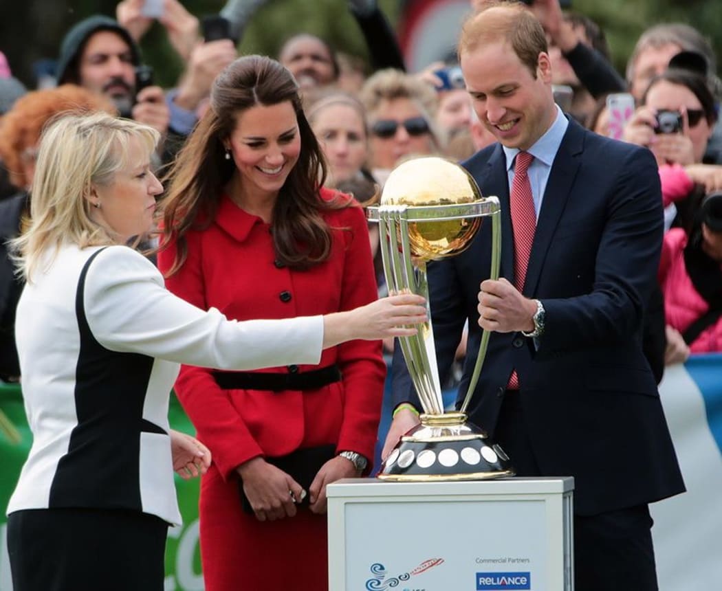 The royal couple inspect the 2015 Cricket World Cup trophy.