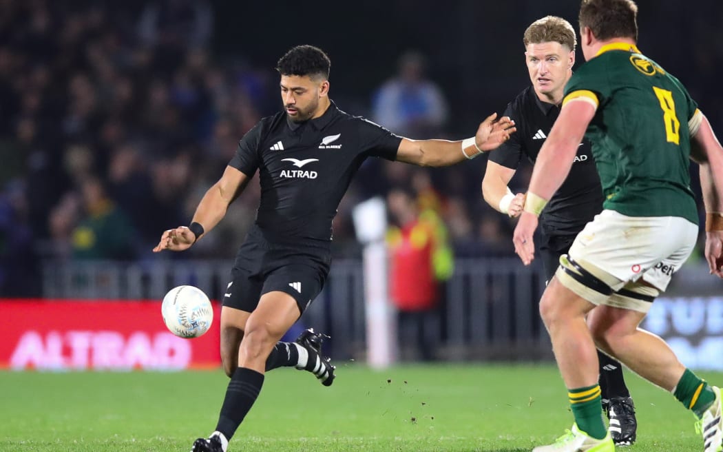 Richie Mo’unga of New Zealand during the 2023 Rugby Championship match between the New Zealand All Blacks and South Africa at Go Media Mount Smart Stadium in Auckland, New Zealand on Saturday July 15, 2023.