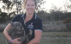 Alyce Swinbourne and a wombat