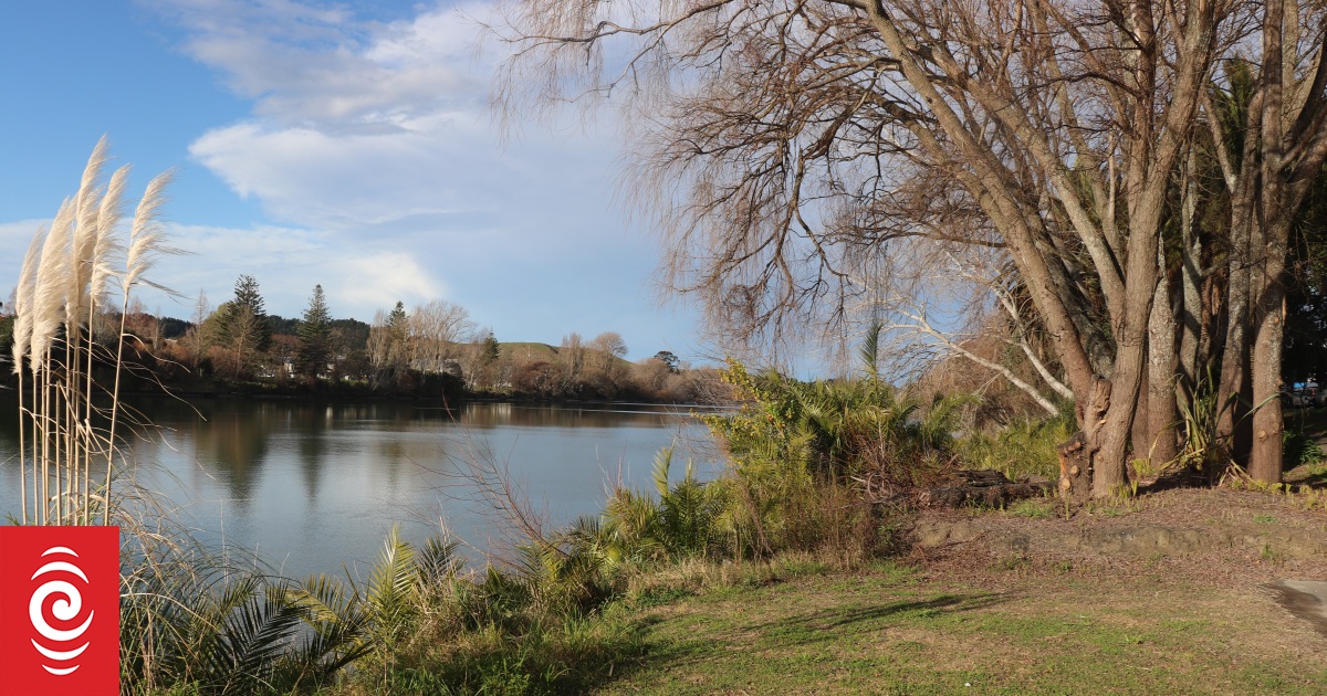 Search continues for man after dinghy capsizes in Wairoa River