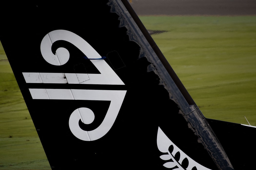 Government to keep majority share of Air NZ | RNZ News