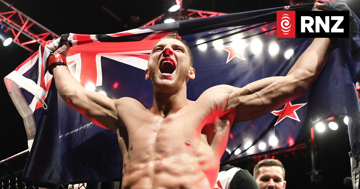 Hooker set for octagon return - Vimarsana News