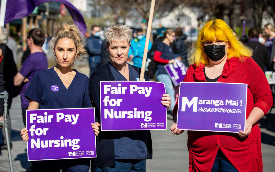 Nurses rally for fair pay near the Bridge of Remembrance