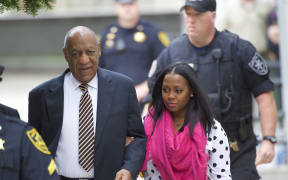 Bill Cosby arrives with actress Keshia Knight Pulliam (R) at the Montgomery County Courthouse before the opening of the sexual assault trial June 5, 2017 in Norristown, Pennsylvania.