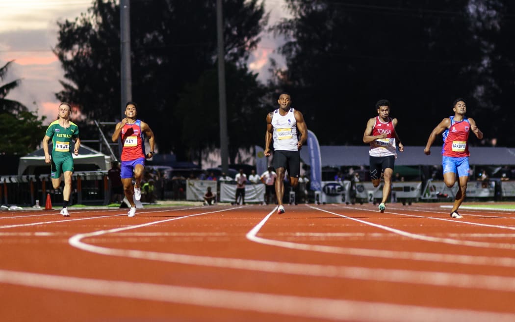 Banuve Tabakaucoro streaks to victory in the men's 100m
