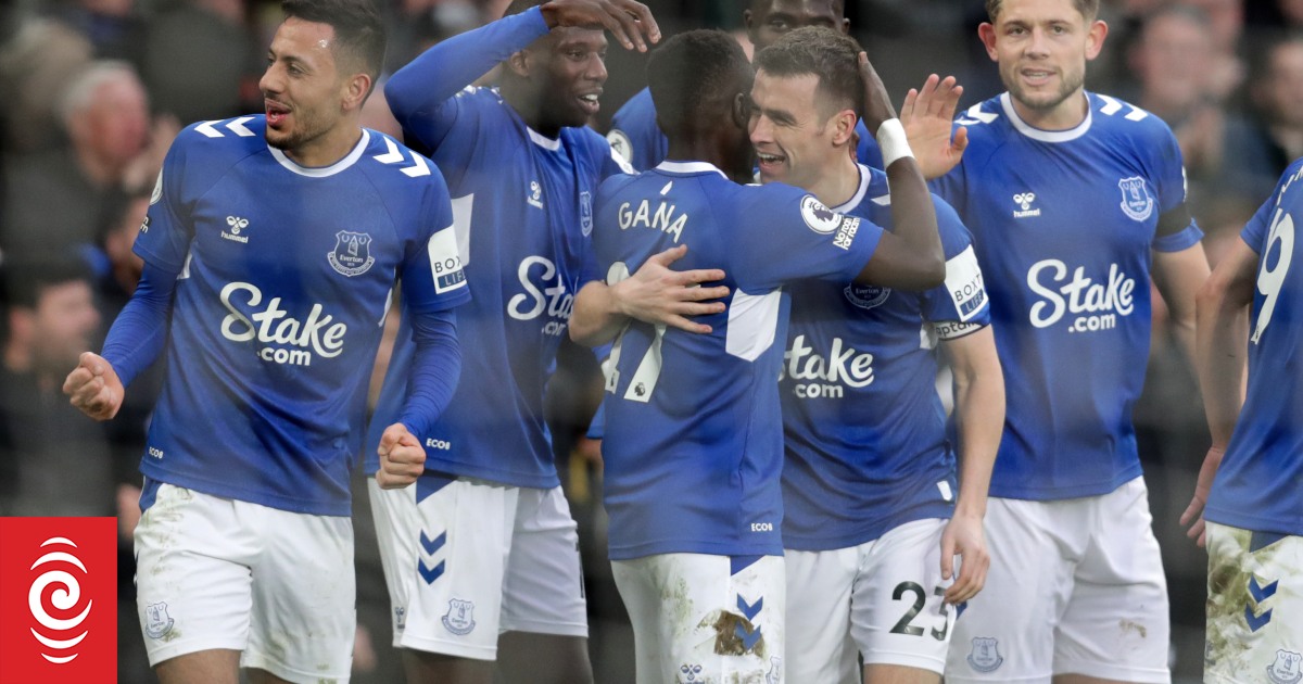 Everton survive as Leicester and Leeds are relegated