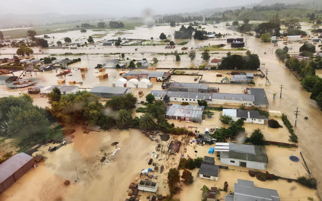 由于飓风加布里埃尔带来的大雨，河流决堤后，怀罗阿发生洪水。