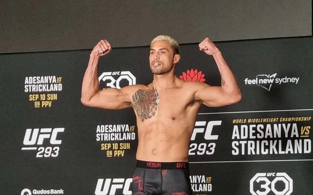 卡洛斯·烏爾伯格在悉尼參加 UFC 293 比賽