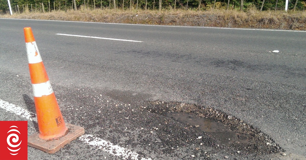 Auckland to use summer to dig out of persistent pothole peril - Vimarsana News