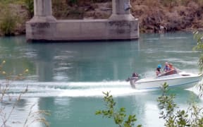Police commandeered a boat from the Alexandra boat ramp to search for a man who jumped into the Clutha River to evade arrest.