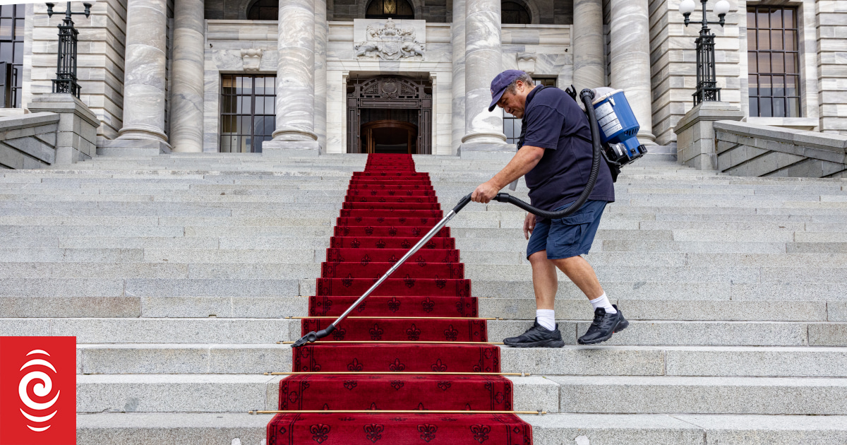 Swearing like a Parliament : Photo Essay - Vimarsana News
