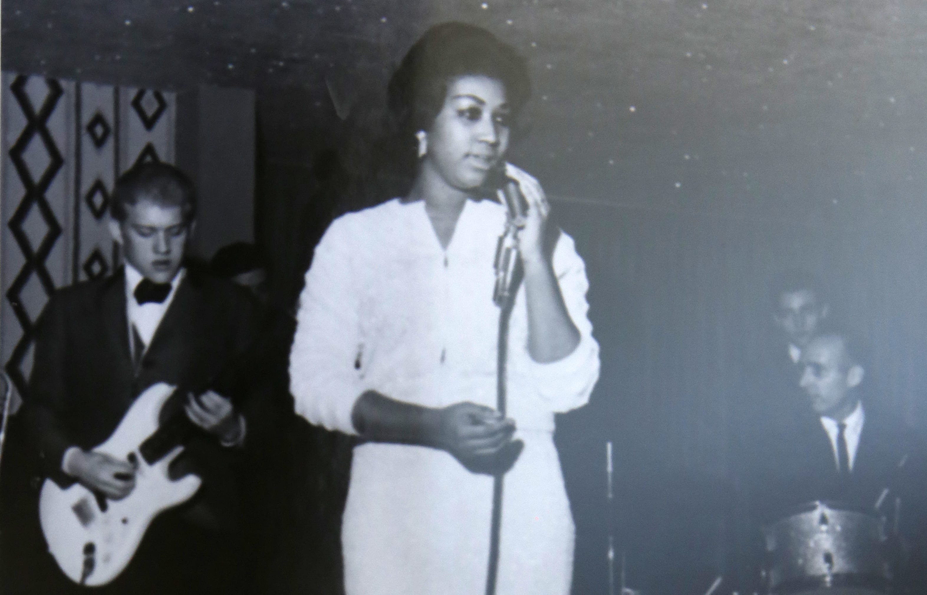 Aretha Franklin sings in this undated handout photo from the New Bethel Baptist Church.