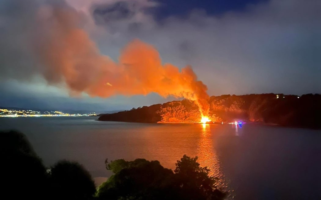 Wellington fire crews battle blaze at Shelly Bay RNZ News