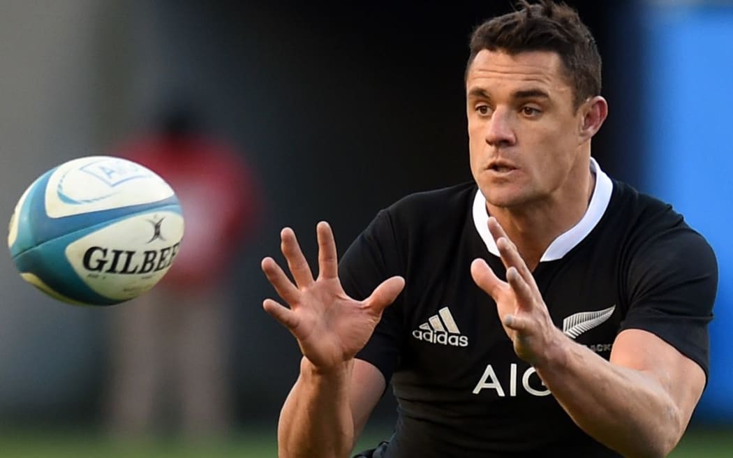 Dan Carter returns to the All Blacks starting lineup for the first time in a year.