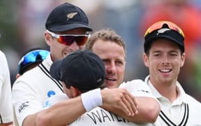 New Zealand's Neil Wagner celebrates with wicketkeeper BJ Watling.