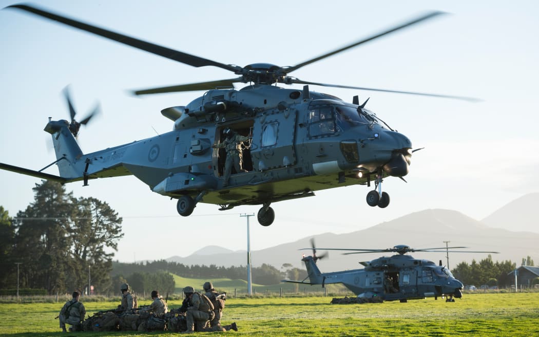 作为南卡蒂波演习的一部分，新西兰皇家空军的两架 NH90 直升机降落并释放了新西兰陆军士兵，以确保沃德镇的一个地区安全。