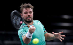 Wawrinka sets up Djokovic clash as Wimbledon clears backlog