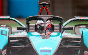 Evans sorry for crash; spoils Cassidy's Formula E hopes