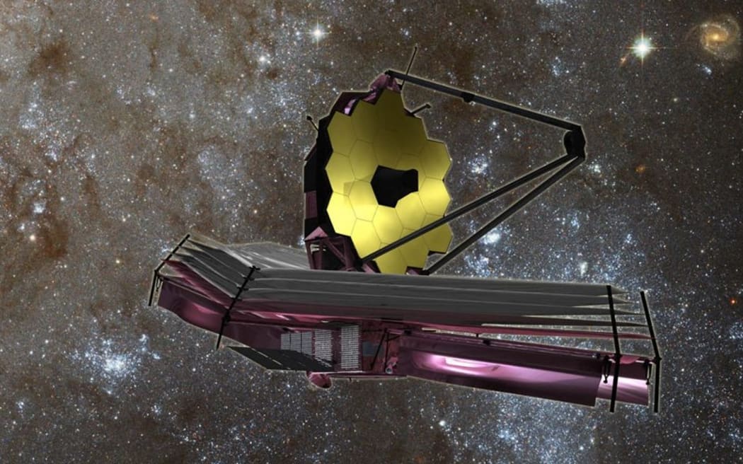 (ARCHIVOS) En esta foto de archivo tomada el 30 de agosto de 2007, la interpretación de este artista de la NASA muestra el Telescopio Espacial James Webb (JWST), un gran telescopio infrarrojo con un espejo primario de 6,5 metros.