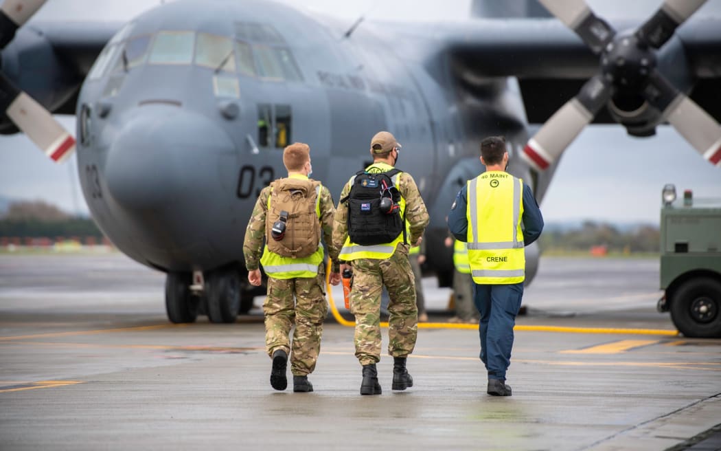 NZDF personnel prepare to fly on a Hercules to help Ukraine in its defence.