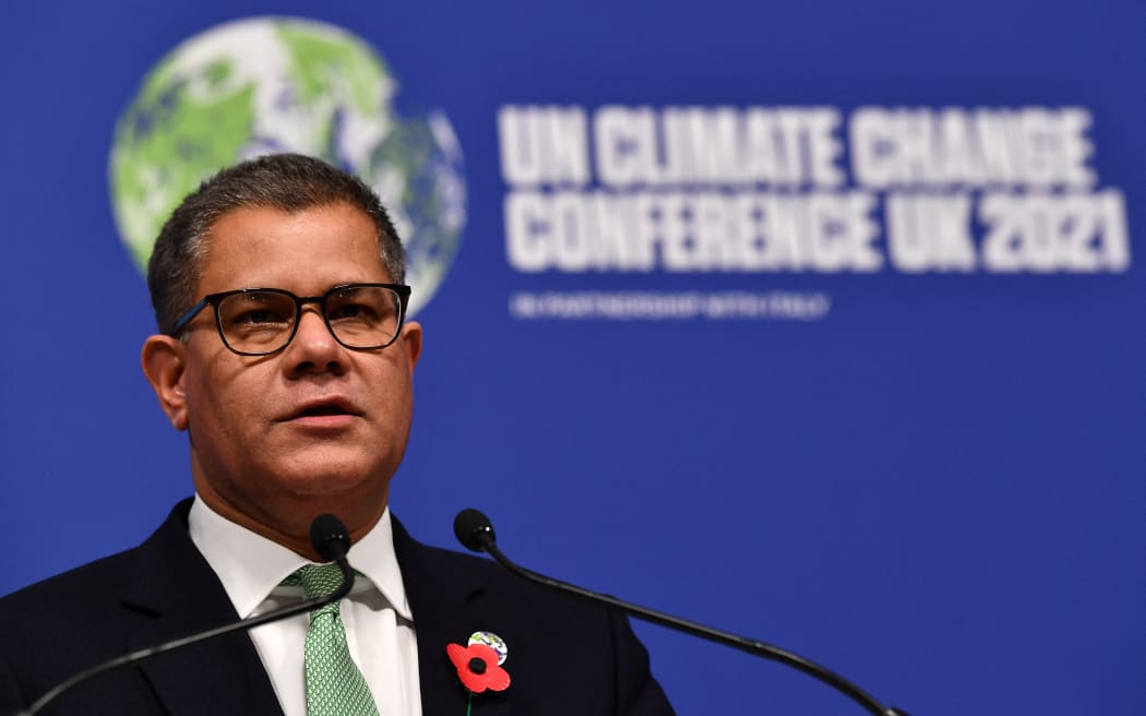 Le président britannique de la COP26 Alok Sharma s'exprime lors d'une conférence de presse à l'issue de la Conférence des Nations Unies sur les changements climatiques COP26 à Glasgow le 13 novembre 2021.