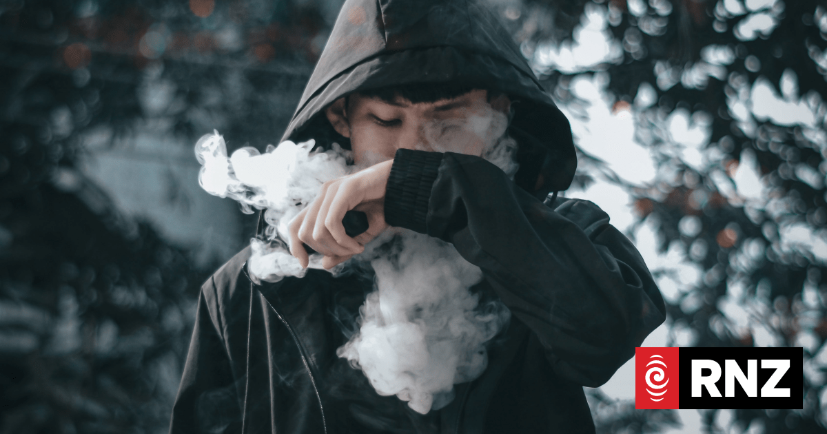 'They're cashing in' - Parents, principal outraged over vape shop near school - Vimarsana News