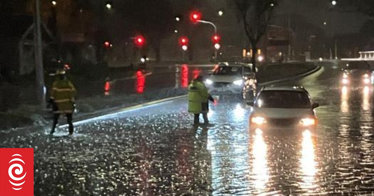 Sandbagging, closed roads, slips, as heavy rain and snow hit Canterbury - Vimarsana News