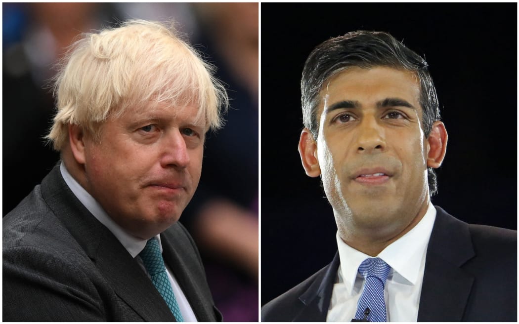 Rishi Sunak (sağda) İngiltere'nin bir sonraki başbakanı için aday adayları olarak öne çıkıyor, ancak Boris Johnson'ın kampanyası, milletvekillerinden ihtiyaç duyduğu desteğe sahip olduğunu iddia ediyor.