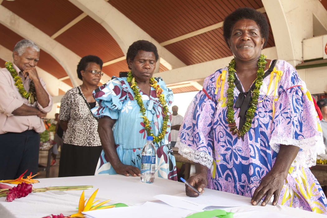 Vanuatu market women form the first Silae Vanua Association under UN Women's Markets for Change project.