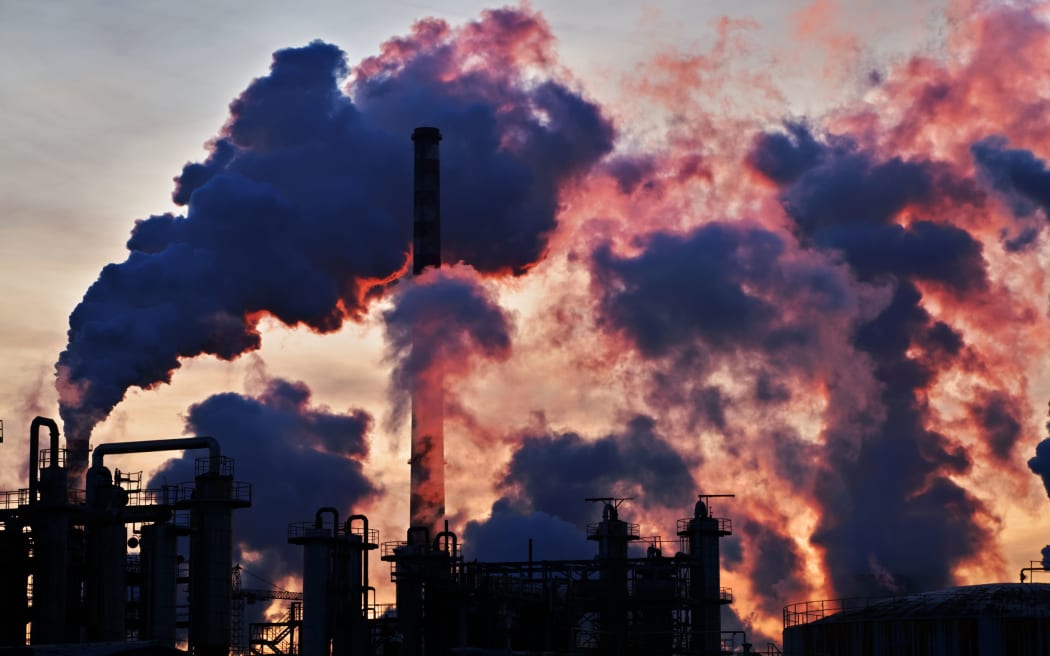 Australia sets goals for biggest polluters to 2030