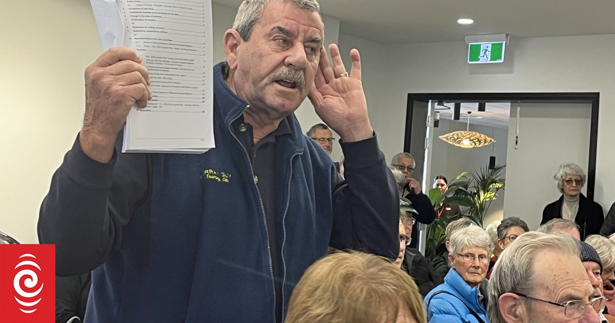 Former councillor thrown out of Tauranga City Council meeting after Tolley clash - Vimarsana News