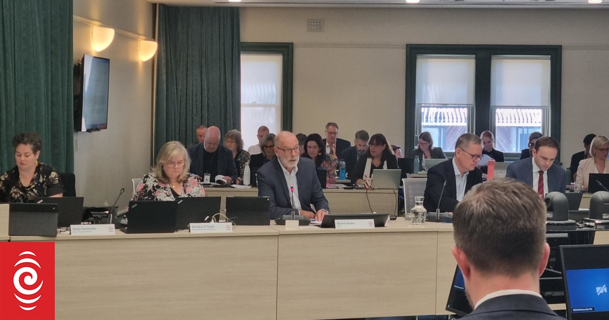 Auckland budget: Councillors with stake in airport can still vote on share sale - Vimarsana News