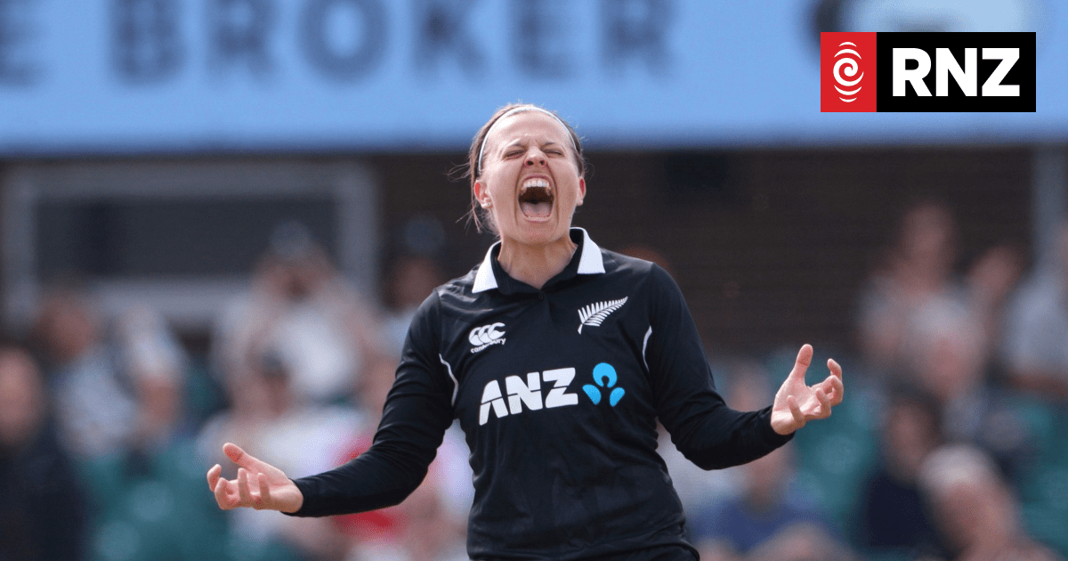 Tahuhu and Bezuidenhout offered White Ferns contracts - Vimarsana News