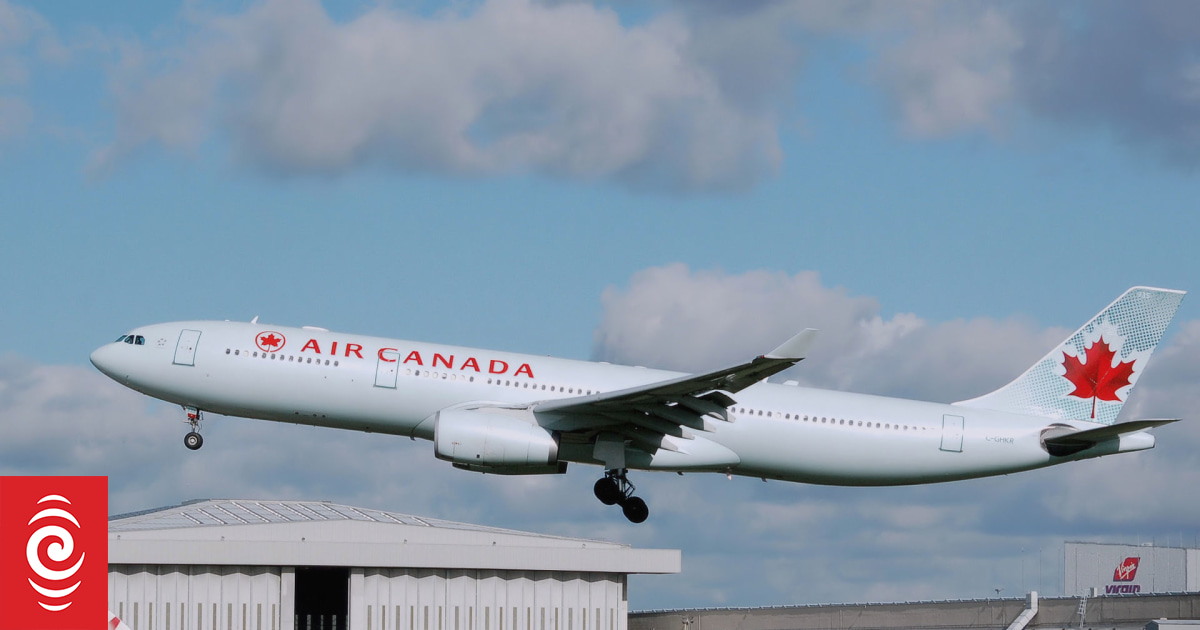 Aviation expert Geoffrey Thomas on the Candian near miss | RNZ