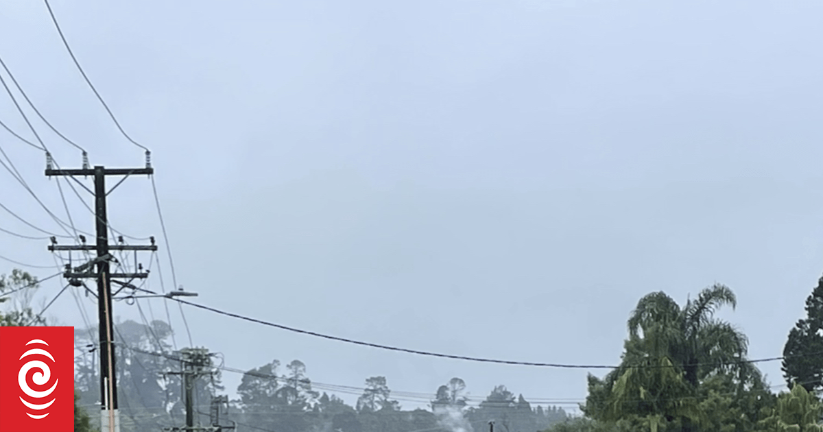 Live updates: Wild weather lashes Auckland, Northland